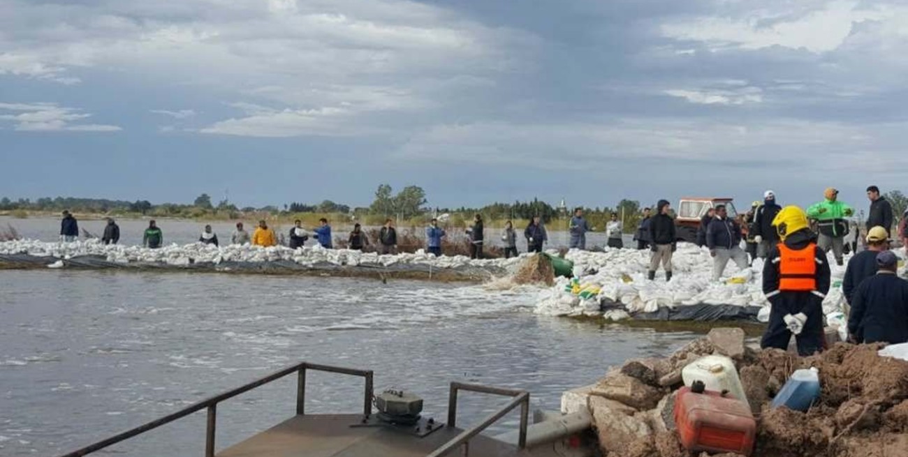 La provincia brinda asistencia integral en Melincué ante el desborde de la laguna