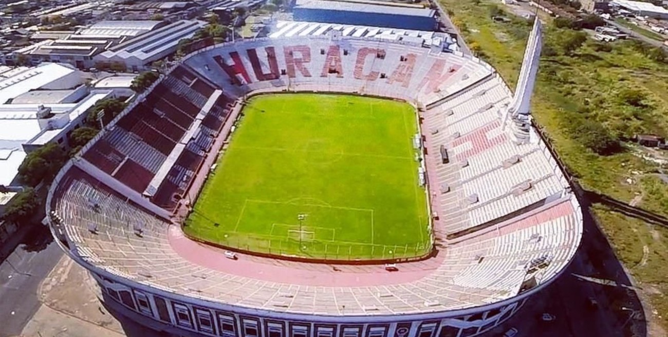 Evacúan el estadio de Huracán por una amenaza de bomba