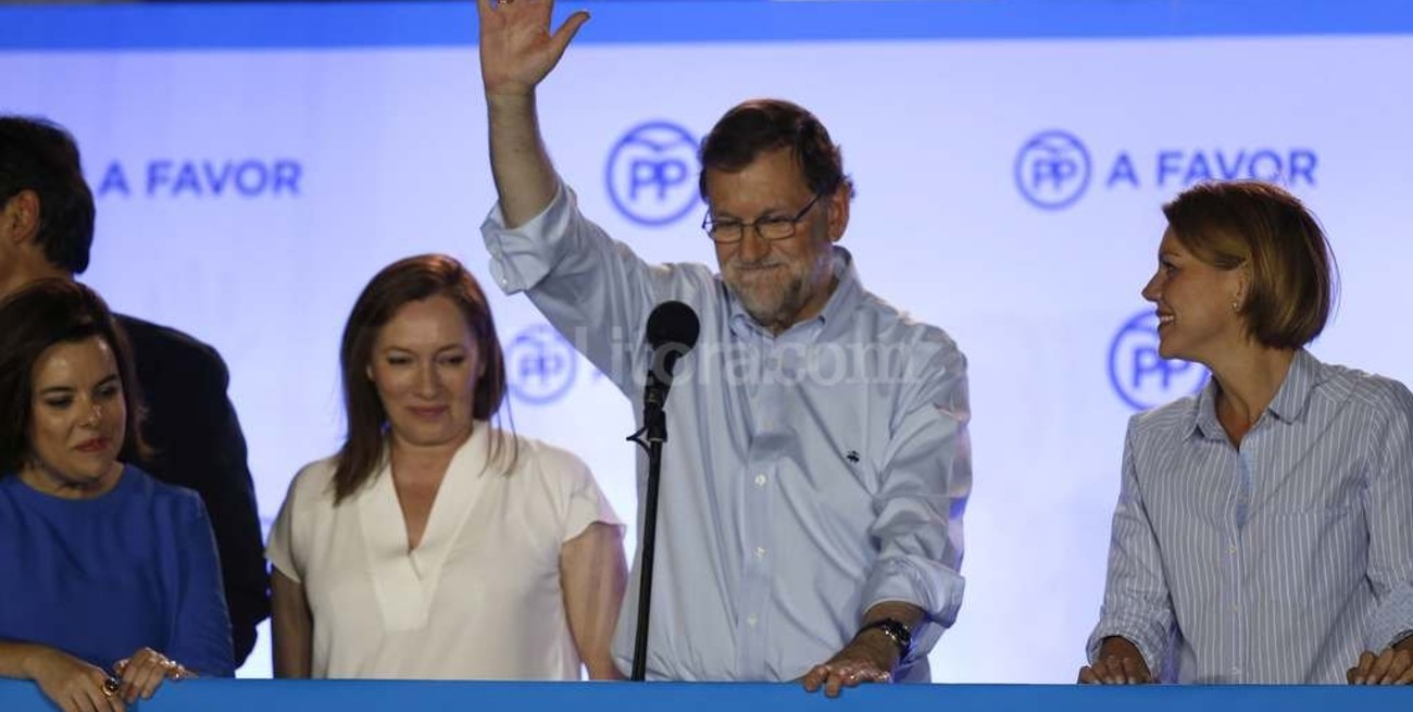 Rajoy quiere gobernar con el PSOE
