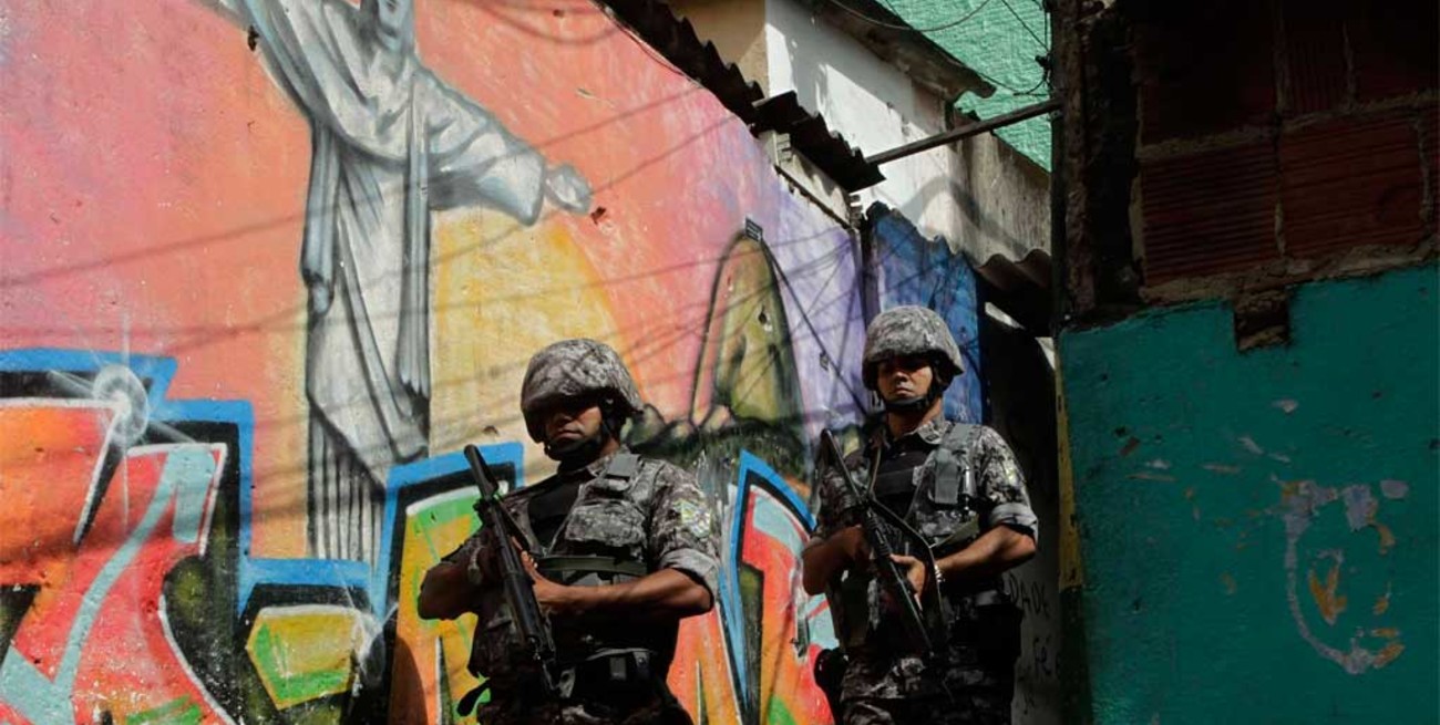 Militarizan Río de Janeiro para frenar la violencia 
