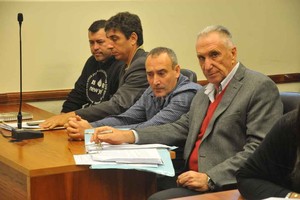 Flavio Raina El abogado Luis Hilbert (derecha) destacó el acuerdo al que llegaron las partes y resaltó que una porción del dinero secuestrado estará destinado a acciones benéficas.