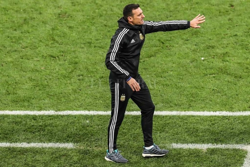 ELLITORAL_253451 |  Lucas Williams Leandro Paredes, una gratísima revelación, un  león  en el medio adaptándose a una función defensiva que no va demasiado con sus características de juego.