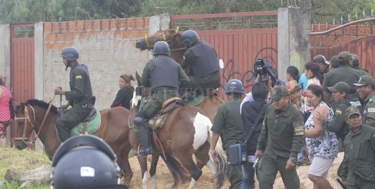 Siete presos muertos y policías heridos tras una requisa en una cárcel de Bolivia