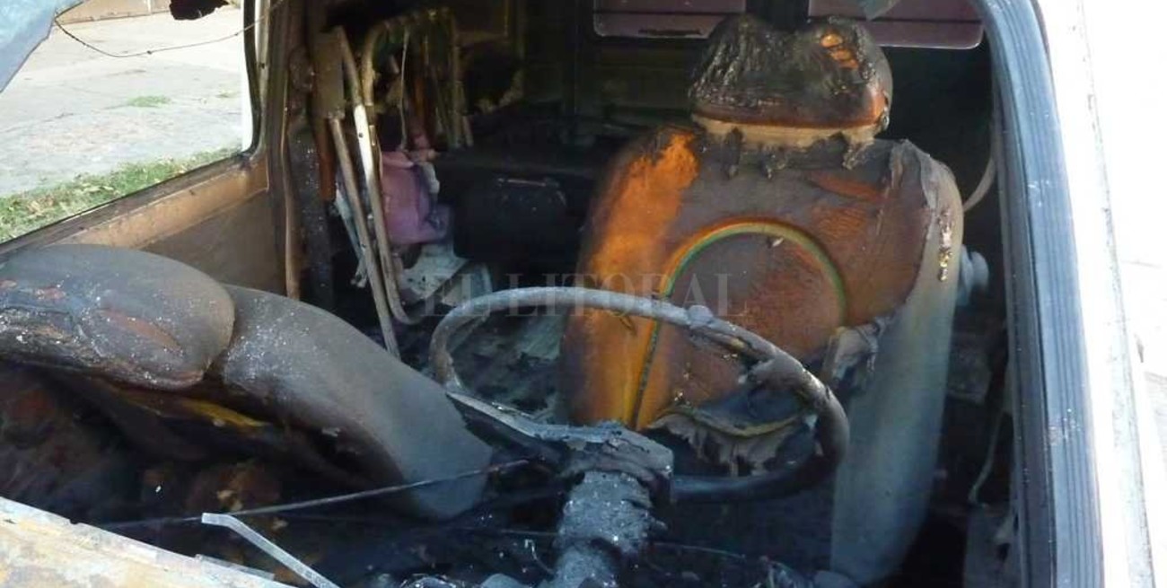 Investigan el incendio de una camioneta en Barranquitas