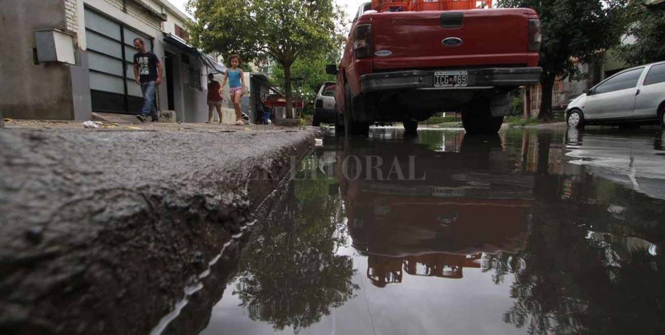 Barrio El Pozo: se formó un "lago" nauseabundo