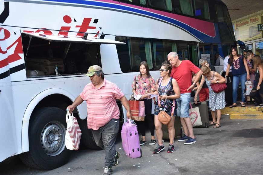 ELLITORAL_278491 |  Flavio Raina A partir de hoy y hasta el 8 de enero habrá una salida por día de colectivos con destino hacia Florianópolis, Brasil.