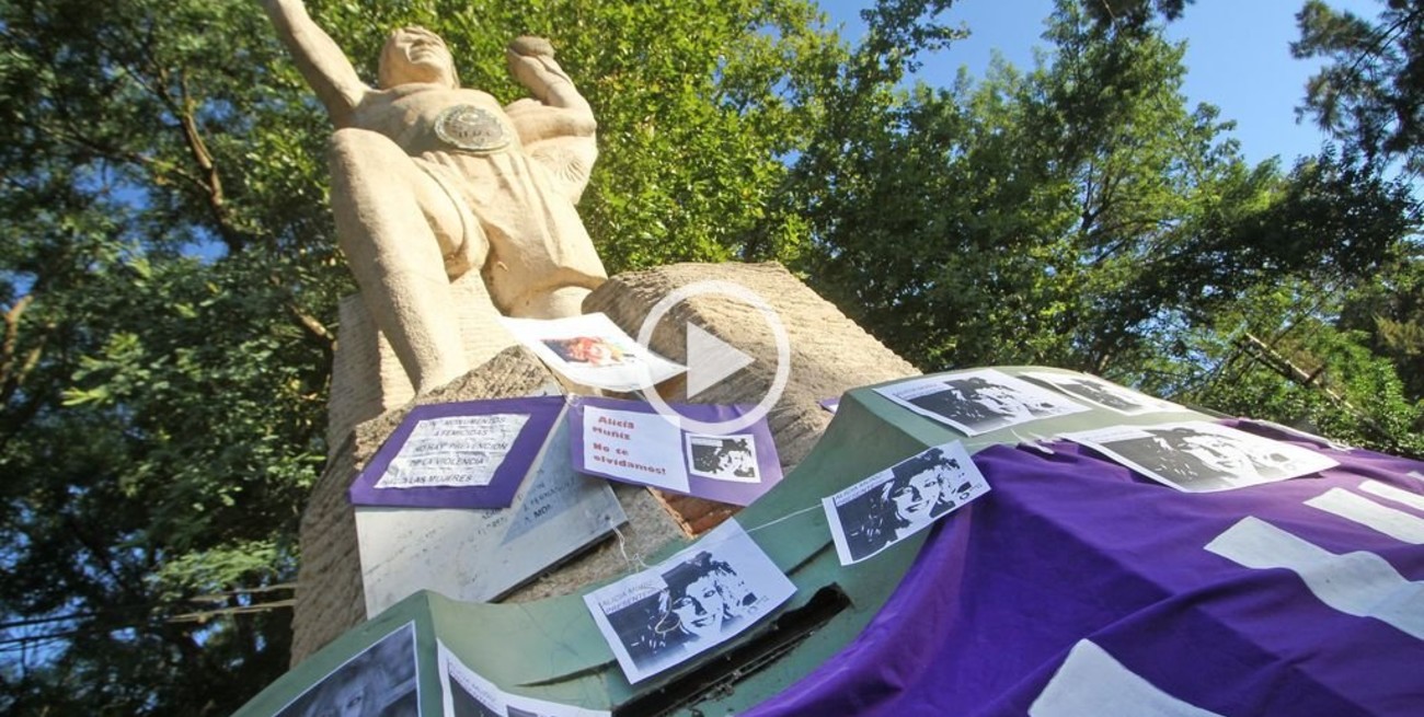 Contra la violencia de género: marcha y repudio al monumento de Monzón