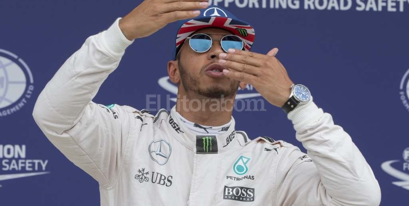Hamilton larga desde el primer lugar en Silverstone