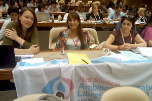 Gentileza El viernes el mundo entero festejó la aprobación, por amplia mayoría, de un Convenio y una Recomendación que seguramente serán una garantía de derechos humanos para los y las trabajadoras de todo el mundo , evaluó Romina Carrara (centro).