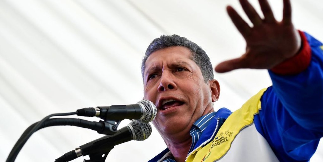 Candidato opositor llama a votar "para salvar a Venezuela"