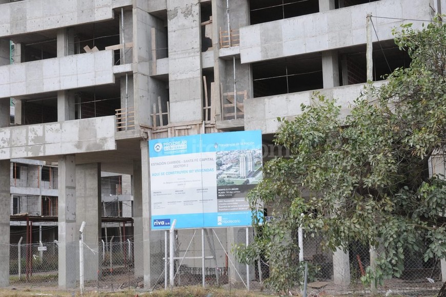 ELLITORAL_162448 |  FLAVIO RAINA Las torres, sin novedades. El comité ejecutivo de Procrear todavía no anunció cómo se adjudicarán las viviendas que se construyen en el desarrollo urbanístico  Estación Cambios , ubicado en el Parque Federal.