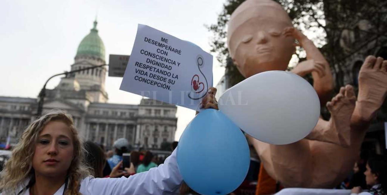 Multitudinaria "marcha por la vida" contra la despenalización del aborto