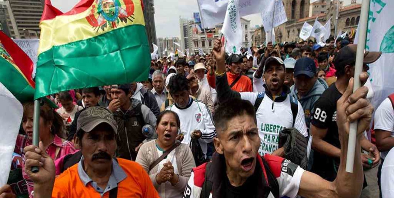 Bolivia: los cocaleros  mantienen carreteras bloqueadas