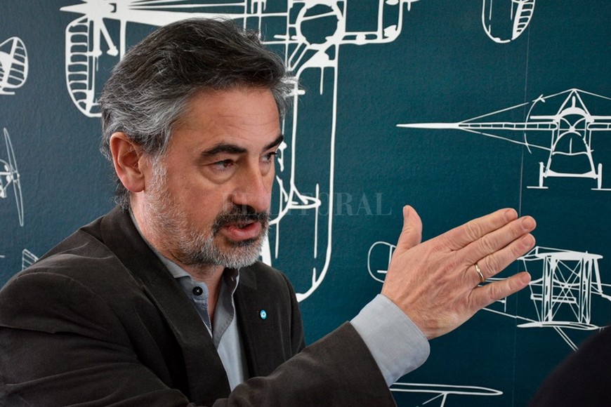 ELLITORAL_259316 |  Guillermo Di Salvatore. Marcelo Cantón, director de Comunicaciones de Aerolíneas.