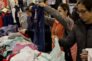 El Litoral Según una encuesta de la organización Anybody, el 65 por ciento de las personas tiene dificultad para conseguir ropa adecuada a su talle. De esa proporción, el porcentaje llega a 95 por ciento cuando se trata de prendas femeninas.