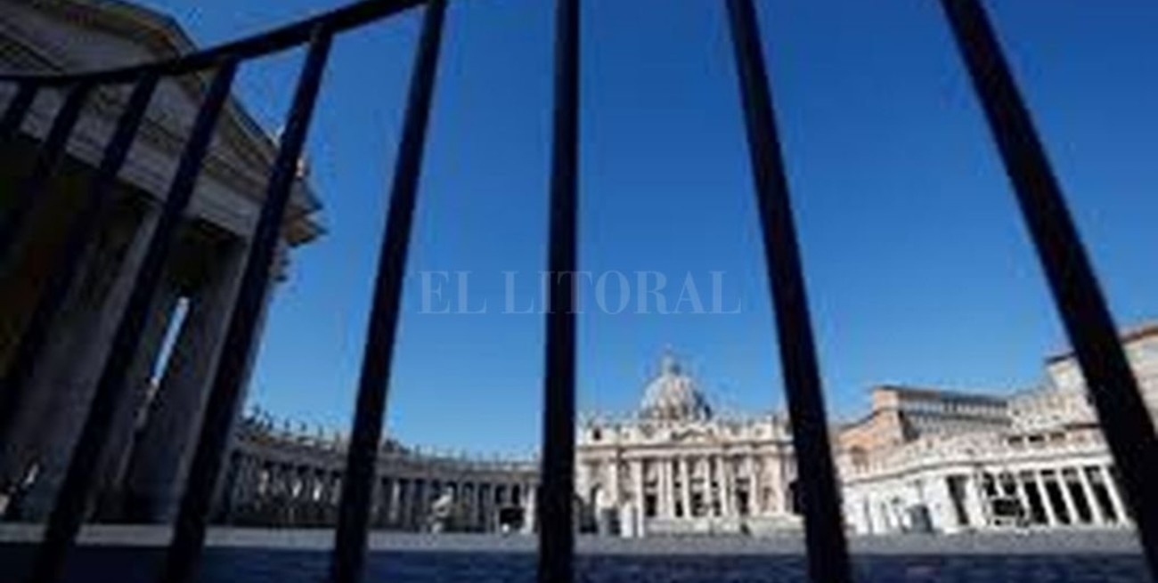 El Vaticano prorroga hasta el 13 de abril el cierre de San Pedro y los museos