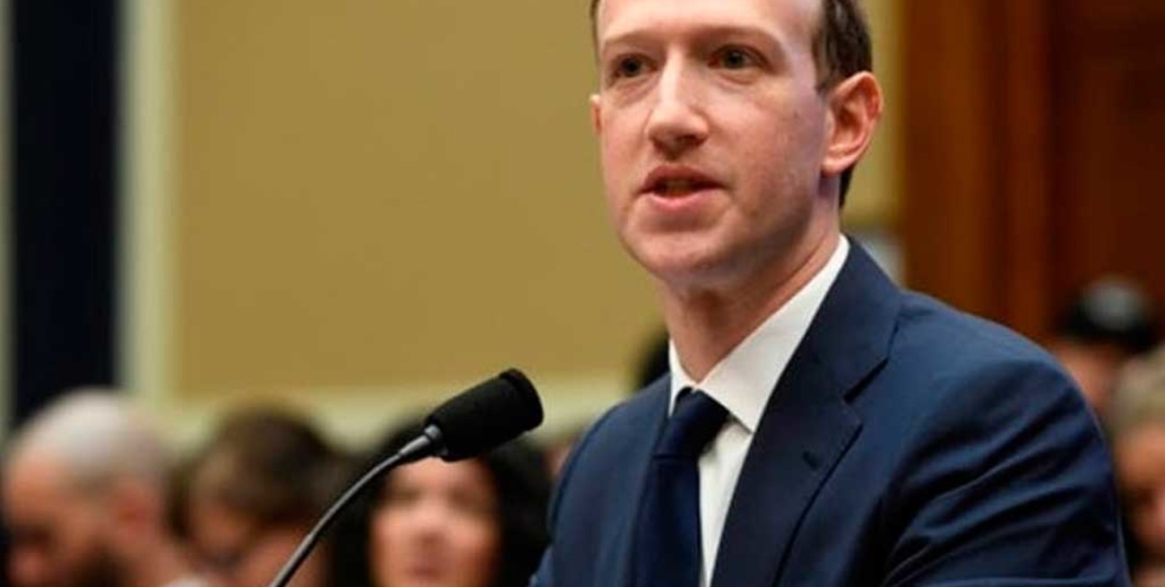 Zuckerberg se disculpa por escándalo de datos 