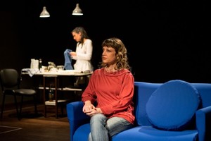 Archivo El Litoral Toda la obra -los textos y su traslación escénica- está pensada en los bordes de una tragedia, por momentos de una parodia y con mucho dolor. Aquí no hay artificio; lo que duele, es doloroso.