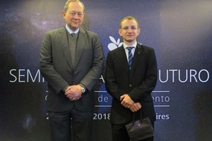 Gentileza. Julián Mazzei, estudiante de la UTN Santa Fe, junto al Subsecretario de Planeación del Ministerio de Modernización