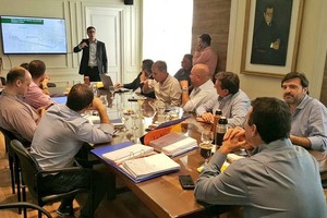 Twitter Carlos Pereira Reunión de concejales con el titular de Enerfe.