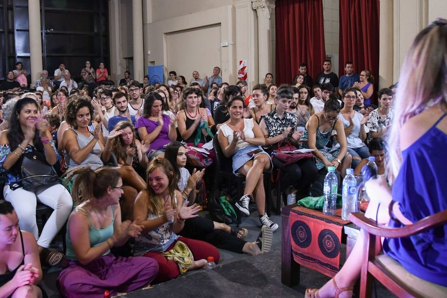 ELLITORAL_204334 |  Gentileza Me Gusta Santa Fe A sala llena. En el Solar de Mayo del Sadop, coordinada por la periodista Mariana Steckler, se desarrolló la primera charla del ciclo organizado por Me Gusta Santa Fe.