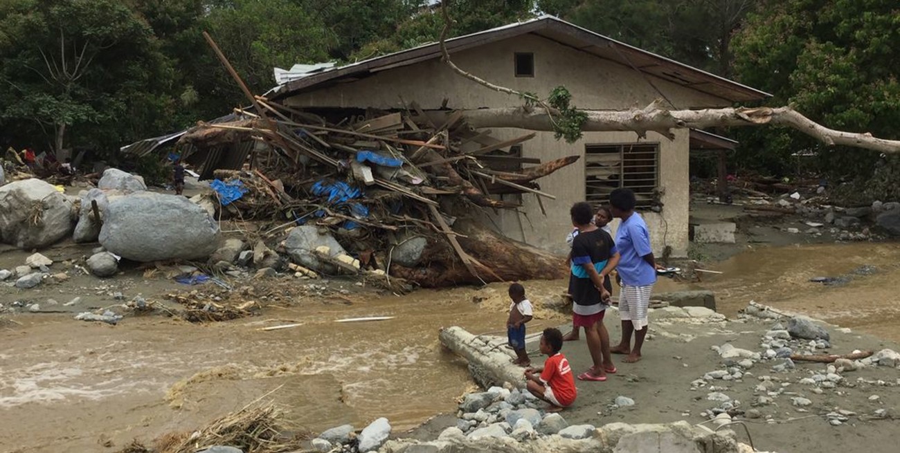 Inundaciones en Indonesia: Al menos 104 muertos y 79 desaparecidos