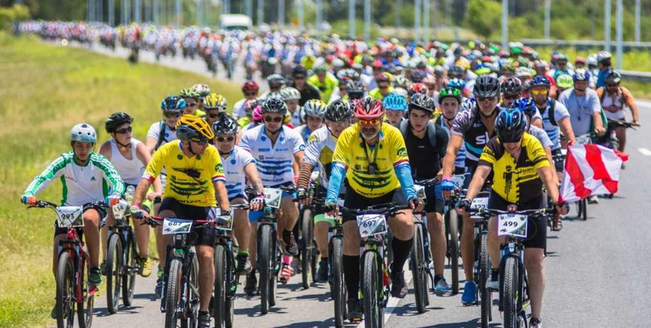 1500 ciclistas unieron Santa Fe y Paraná