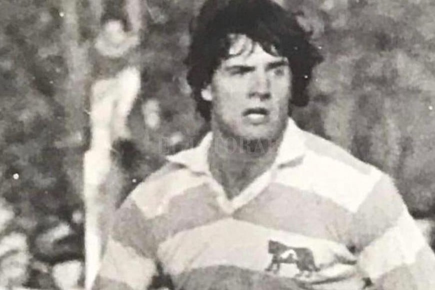 ELLITORAL_277971 |  Archivo El Litoral Puma N° 377. Ricardo Annichini, vistiendo la camiseta del Seleccionado Argentino, en la década del ochenta. Ahora, brindará su experiencia en el calificado Staff Gitano.