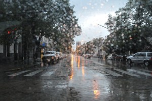 ELLITORAL_209303 |  Flavio Raina Lluvia en la ciudad.