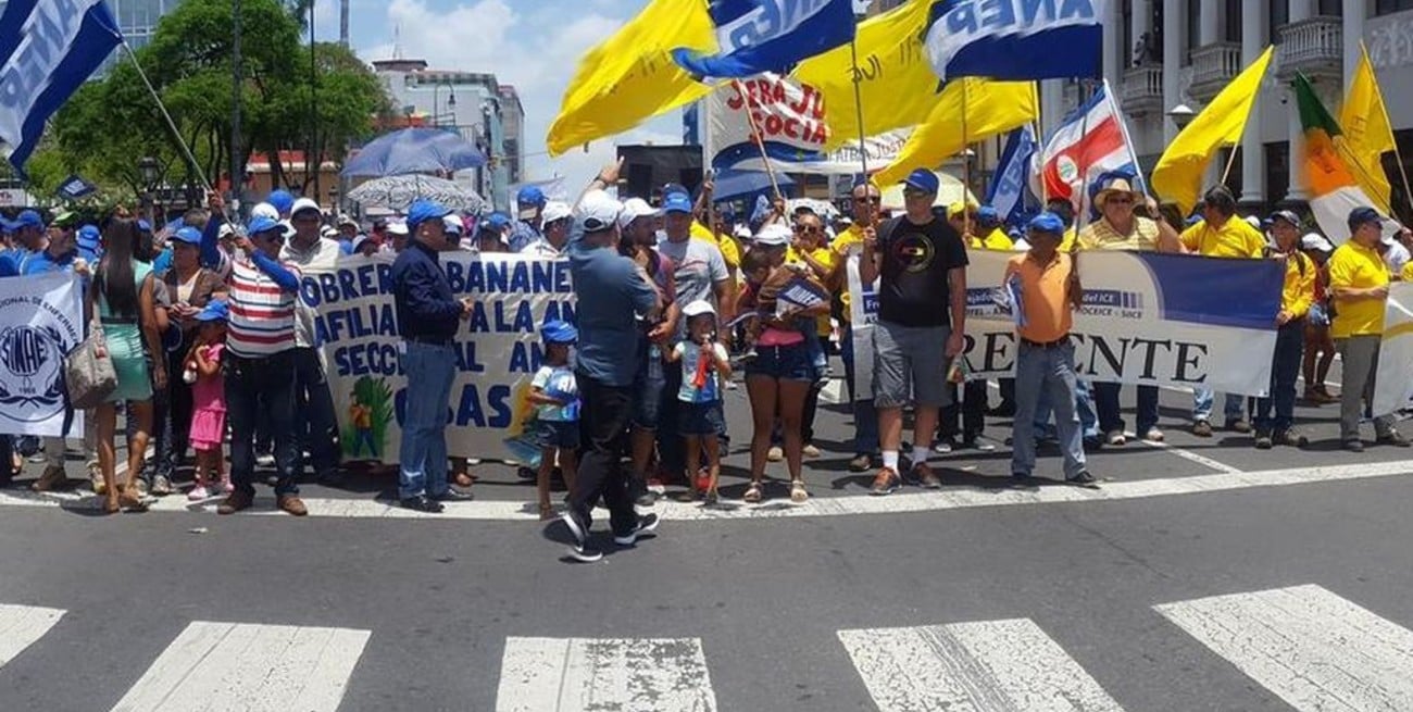 Costa Rica enfrenta masiva huelga previo a asunción de Alvarado 