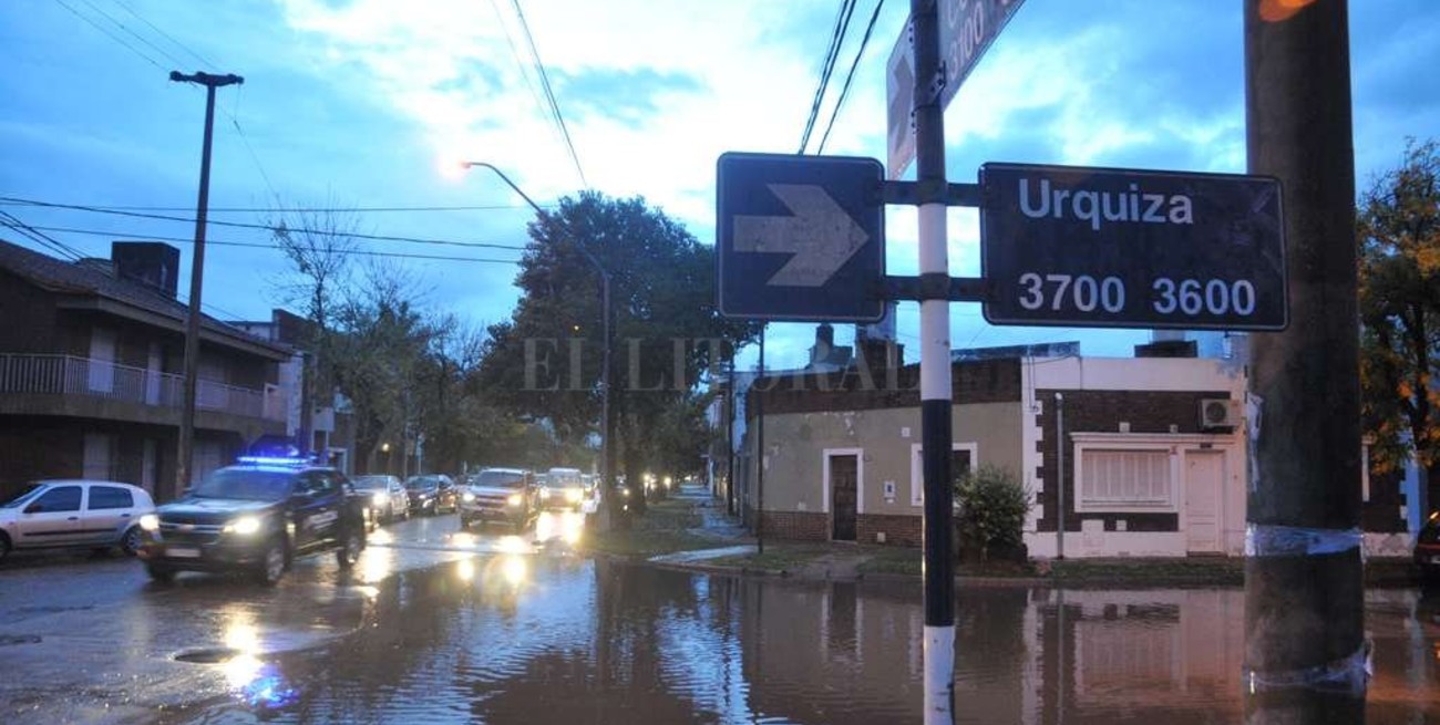 Habilitaron el tránsito por Urquiza pero se inundó con la lluvia