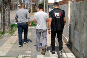 ELLITORAL_262858 |  El Litoral Para la fiscalía, se presume que los supuestos asaltantes fueron contratados por el acusado, que fue detenido el domingo en su casa de la localidad de Pujato Norte.