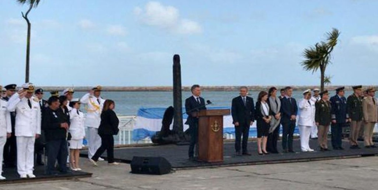 Macri en el homenaje a los tripulantes del ARA San Juan: "Los vamos a seguir buscando"
