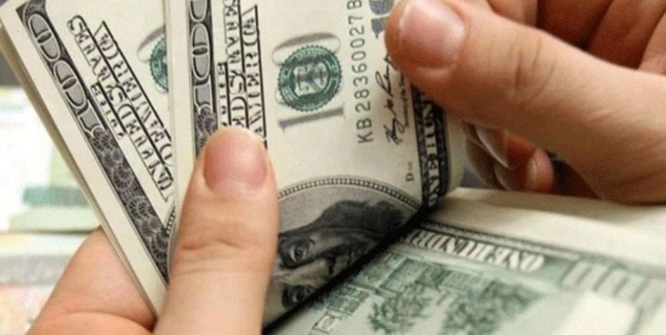 El dólar acumuló en la semana una baja de $ 1,30