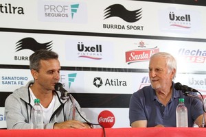 ELLITORAL_257590 |  Pablo Aguirre El presi y el DT. José Néstor Vignatti y Pablo Lavallén, uno al lado del otro en la foto. Más allá de los trascendidos ?se dice que el técnico se podría alejar después de esta llave copera?, los dirigentes confían en la reacción del equipo, no sólo contra el Zulia sino también en los partidos que se vienen por la Superliga.