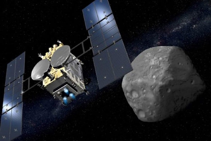 ELLITORAL_223892 |  Internet La nave Hayabusa-2, en la que viajaron los dos robots, alcanzó el asteroide el pasado mes de junio tras un viaje de tres años y medio desde la Tierra.