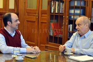 ELLITORAL_185349 |  Prensa MCSF Durante el encuentro, Lombardi confirmó la transmisión de la TV Pública de los festivales de la Agricultura, que se realiza en Esperanza; y el de la Doma, en San Justo.
