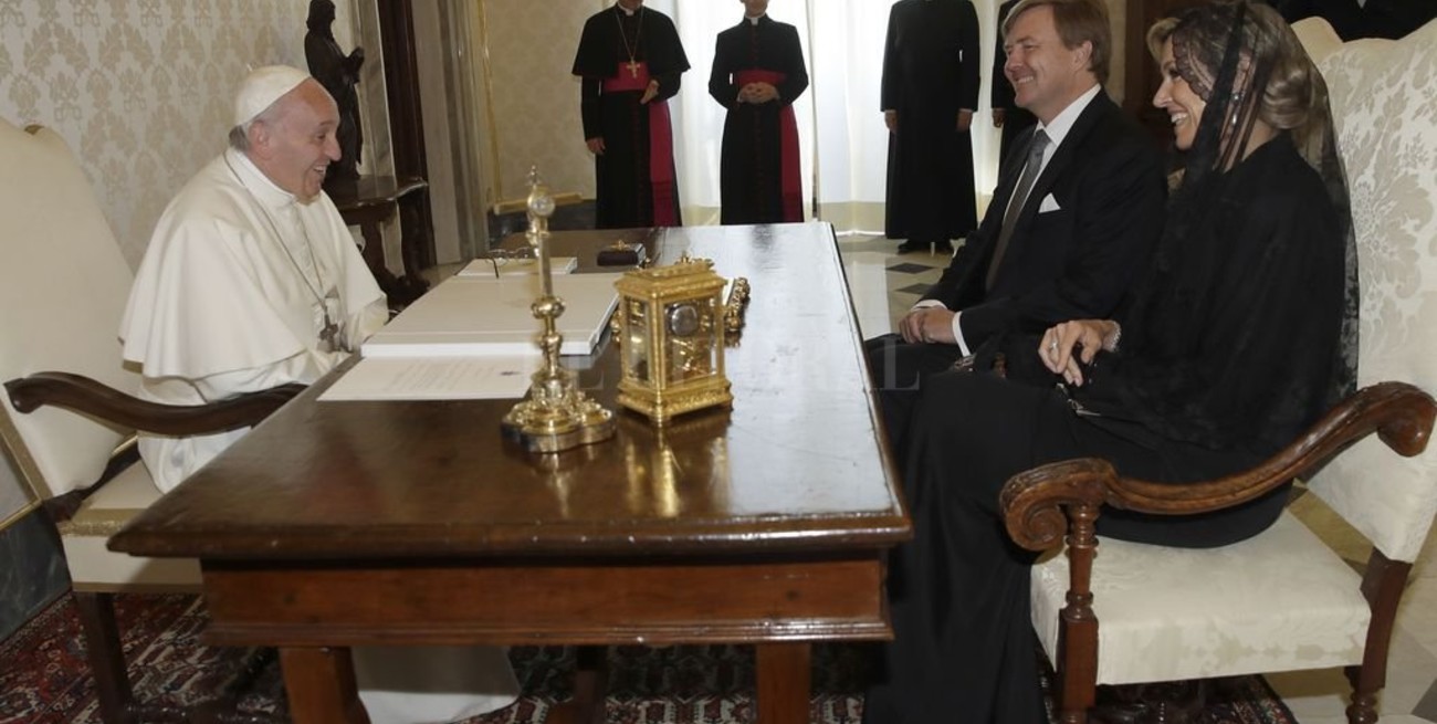 Francisco recibió a los reyes de Holanda en el Vaticano