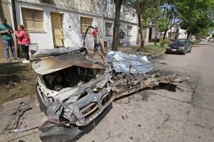 Pablo Aguirre No quedó (casi) nada. Con la luz del sol se pudo apreciar con mejor detalle cómo quedó el auto.