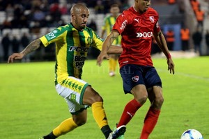 Télam El Rojo no pudo hilvanar su cuarto triunfo consecutivo y se tuvo que conformar con empatar en La Feliz .