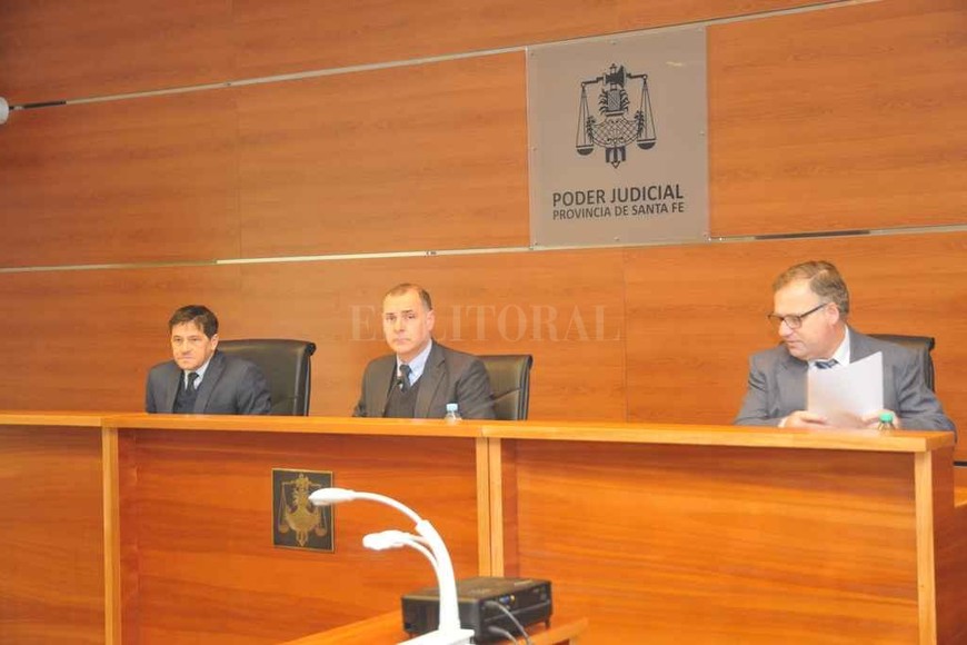 ELLITORAL_215335 |  Flavio Raina Los jueces Héctor Candioti, Octavio Silva -presidente- y Sergio Carraro resolvieron la condena  por unanimidad .
