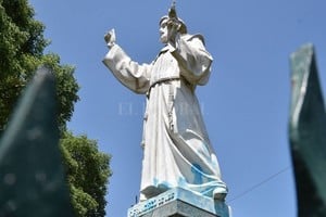 Luis Cetraro Reliquia. El monumento está junto al convento, que es Monumento Histórico Provincial.