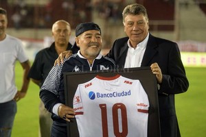 ELLITORAL_283213 |  Télam En todas las canchas Maradona es reconocido. Este viernes le tocó en Huracán.