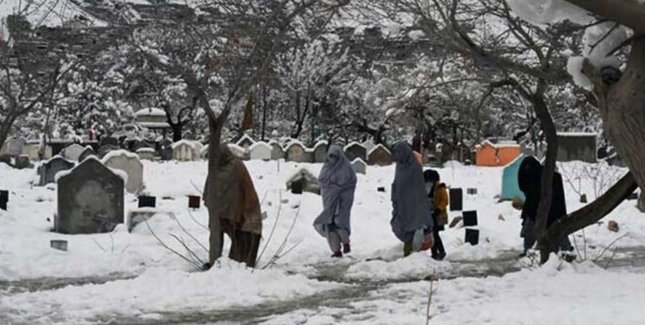 Al menos 50 muertos y 20 desaparecidos por avalanchas en Cachemira paquistaní