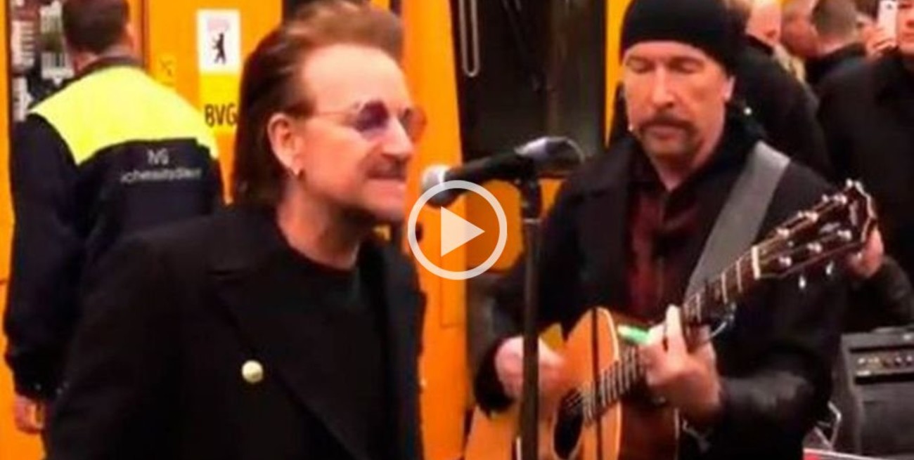 U2 sorprende con un concierto acústico en una estación de subte