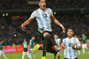 ELLITORAL_231105 |  Archivo 16 noviembre 2018, Argentina, Córdoba: El defensor Ramiro Funes Mori festeja el 1-0 parcial de Argentina ante México en un amistoso disputado en Córdoba. 
(Vinculado al texto de dpa "Argentina derrota 2-0 a México en un deslucido partido amistoso") Foto: Irma Montiel/telam/dpa +++ dpa-fotografia +++