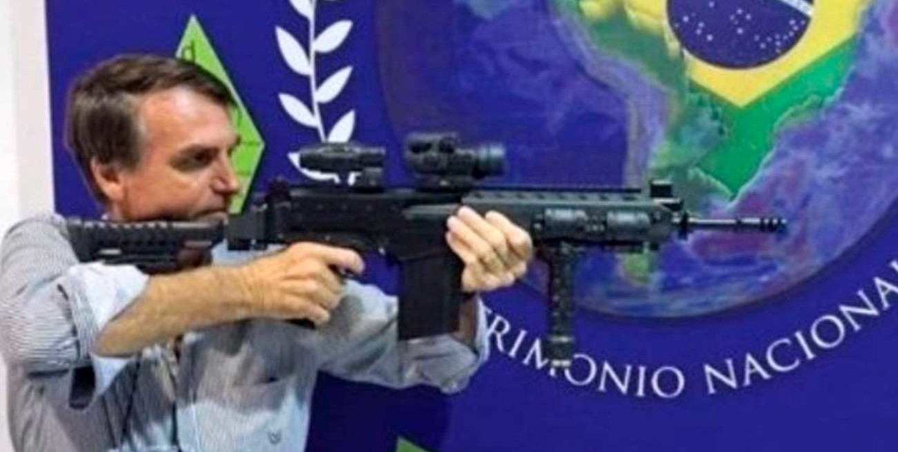 Bolsonaro firmó un decreto que facilita la posesión de armas de fuego