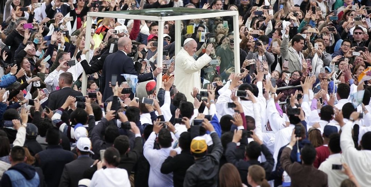 El papa Francisco llama a obispos de Latinoamérica a "servir con pasión" 