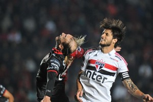 ELLITORAL_224062 |  Mauricio Garín ¿La sorpresa? El  Polaco  Bastía salta, el mediocampista sabalero deja todo en cada jugada y podría arrancar como titular ante Junior