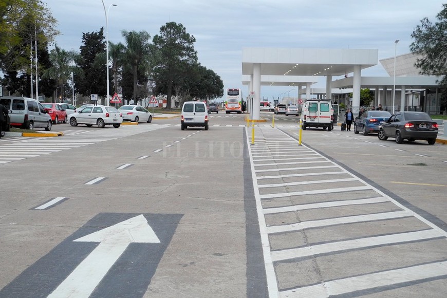 ELLITORAL_263786 |  Gentileza. Renovado. En el marco de las obras de remodelación del aeropuerto hubo un reordenamiento del sector de estacionamiento.